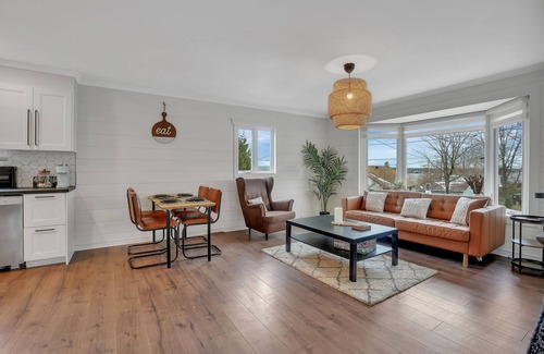 Ottawa Division Autre | Farmhouse Cottage Feel near the City