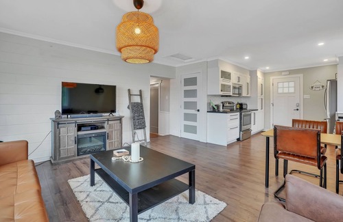 Ottawa Division Autre | Farmhouse Cottage Feel near the City