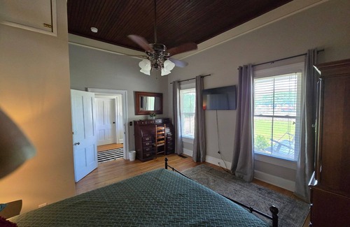 Wrightsboro Autre | Farmhouse Getaway w/ Chickens 15 min 2 Beach & Downtown