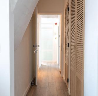 Hulste Maison | Farmhouse Hoeve Den Ast 5 separate bedrooms with bathrooms