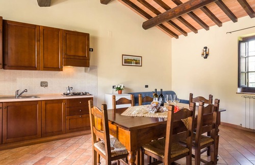 Ramazzano Maison | Farmhouse in Perugia with Hot Tub, Swimming Pool, Garden, BBQ