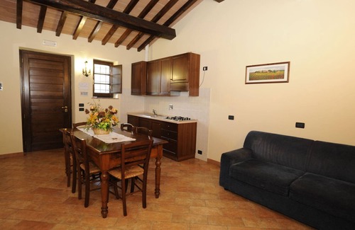 Ramazzano Maison | Farmhouse in Perugia with Hot Tub, Swimming Pool, Garden, BBQ