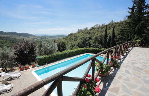 Pieve di Chio Maison | Maison de campagne sur une colline avec vue panoramique et piscine