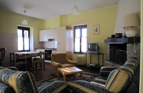 Verbania Appartement | Farmhouse in Verbania with Mountain Views