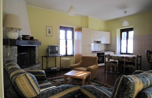 Verbania Appartement | Farmhouse in Verbania with Mountain Views