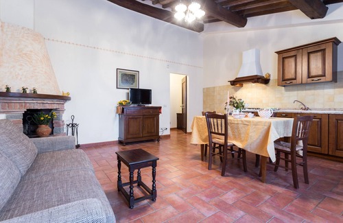 Ferretto Autre | Farmhouse on Lake Trasimeno, entire structure 13 apartments