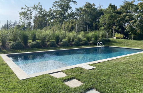 Shelter Island Maison | Ferme nichée au bord de prés, piscine, près des plages et situé au centre!