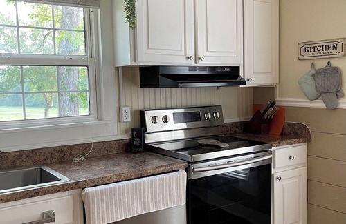 New Site Autre | Farmhouse on Rock Creek Farm in Belmont. Enjoy a treehouse & wade Rock Creek