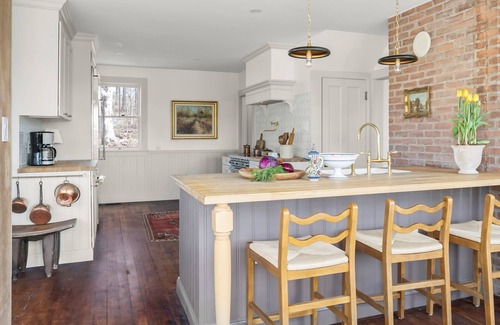 Valatie Autre | Farmhouse Retreat, Outdoor Dining/Fire-Pit, Fast Wifi, Golf & 3-Acre Privacy
