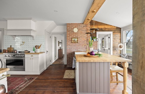 Valatie Autre | Farmhouse Retreat, Outdoor Dining/Fire-Pit, Fast Wifi, Golf & 3-Acre Privacy
