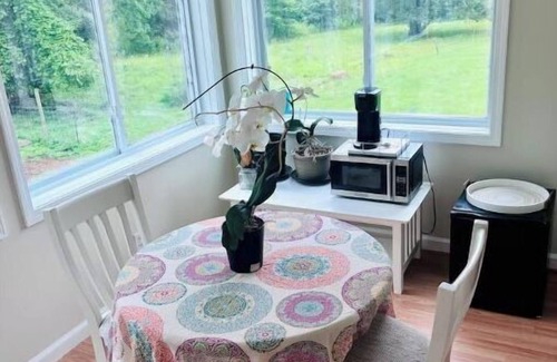 Geneva Maison | Farmhouse Suite