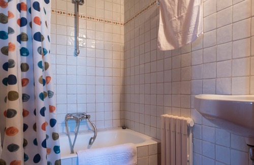 Serinya Autre | Appartement rural 2 chambres avec kitchenette et salle de bain complète