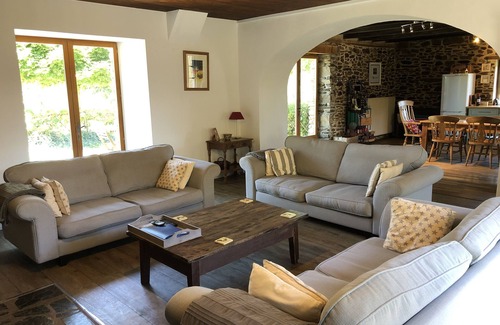Saint-Paul-la-Roche Maison | Ferme avec usage exclusif de piscine privée et chauffée dans un endroit paisible et rural