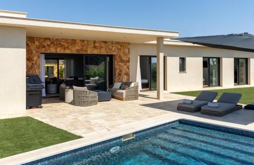 Montenegro Maison | Faro Luxury Home with Heated Pool and Garden