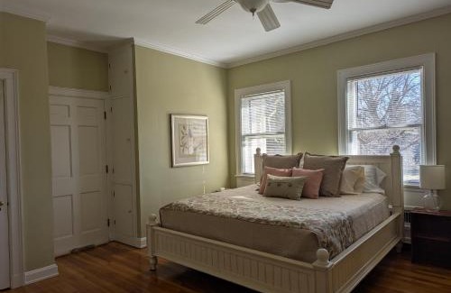 Sandusky Lit Et Petit-Déjeuner | Farrell House Lodge at Sunnybrook Trout Club