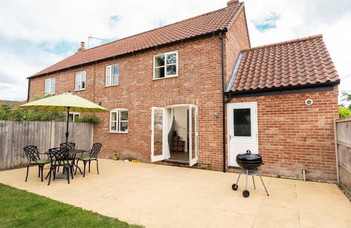 Trunch Cottage | Dog friendly, modern cottage in a quiet Norfolk village.
