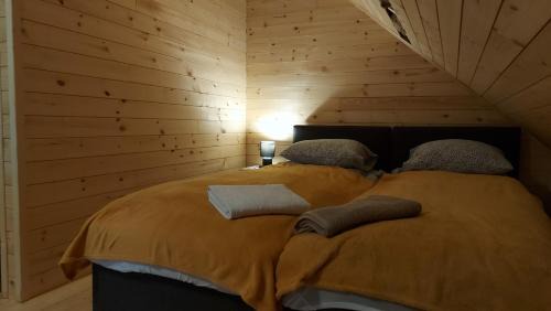 Wdzydze Kiszewskie Maison | Farwne checze