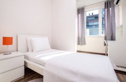 Nisantasi Appartement | Fascinating Flat near Citys Mall with Terrace