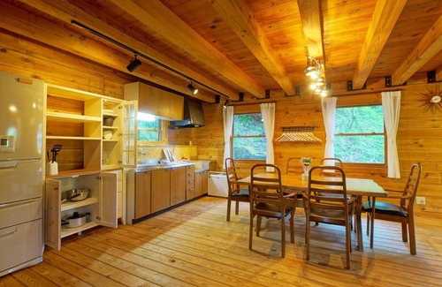 Ito Maison | Fashionable charming log house standing / Ito Shizuoka