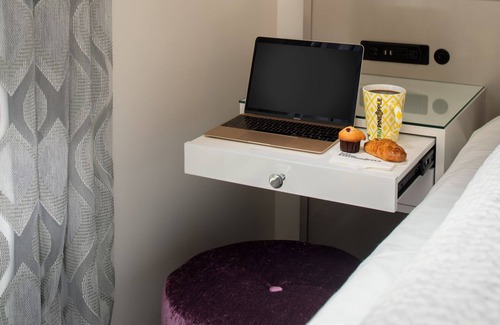 Garment District Hôtel | Fashionista King Space, Artsy Boutique Hotel: Relaxing Stays, Near Broadway