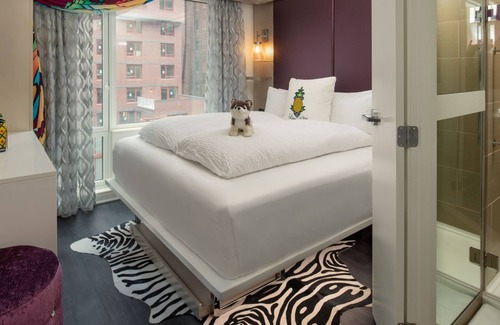 Garment District Hôtel | Fashionista King Space, Artsy Boutique Hotel: Relaxing Stays, Near Broadway