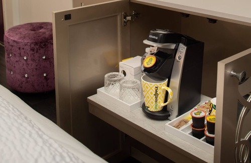 Garment District Hôtel | Fashionista King Space, Artsy Boutique Hotel: Relaxing Stays, Near Broadway