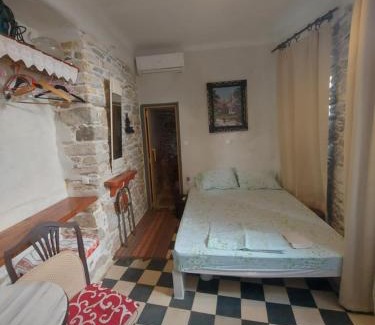 Filoti Maison | Fasolas square studio 15m2 is located 30 stairs up from the main road and it is in the old market fasolas and next to the museums