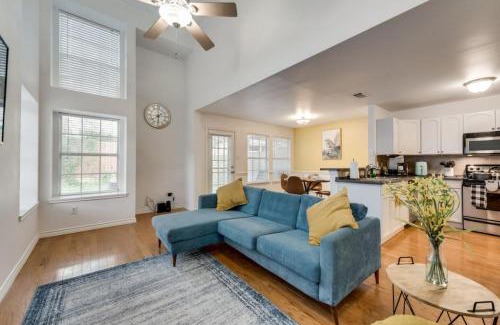 Euless Maison | Fast Wifi 7 Miles to DFW