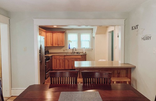 Williamsport Maison | Faxon Family Craftsman 3-bedroom house in Williamsport with AC, WiFi