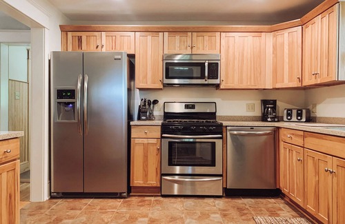 Williamsport Maison | Faxon Family Craftsman 3-bedroom house in Williamsport with AC, WiFi