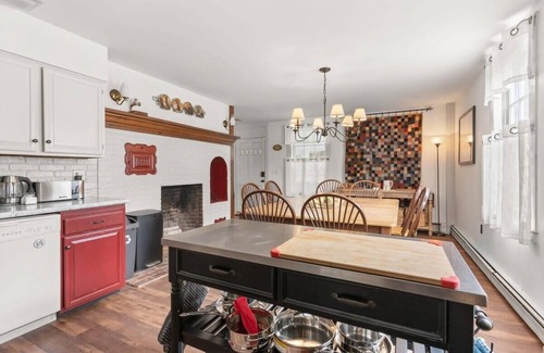 Epping Appartement | Federal on Exeter Circa 1805 Sleeps 8