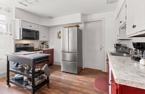 Epping Appartement | Federal on Exeter Circa 1805 Sleeps 8