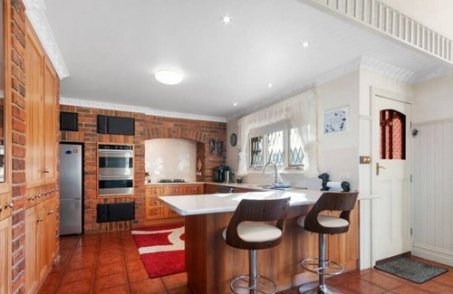 Lakes Entrance Maison | ‘Federation Style’ 4 bedroom House with Ocean View