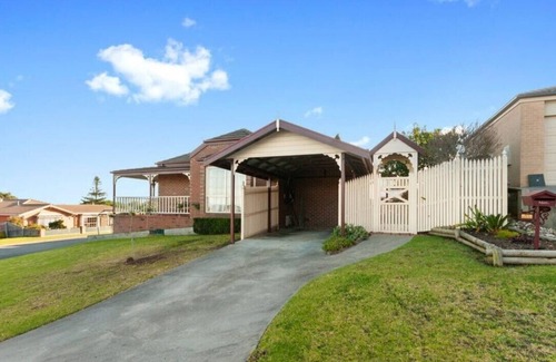 Lakes Entrance Maison | ‘Federation Style’ 4 bedroom House with Ocean View
