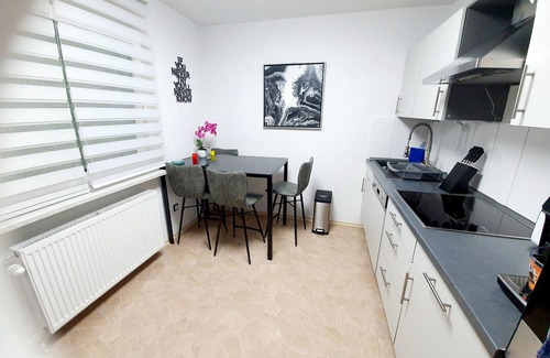 Landstuhl Appartement | Feel at home in my modern art studio apartment!