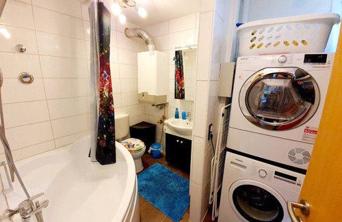 Landstuhl Appartement | Feel at home in my modern art studio apartment!