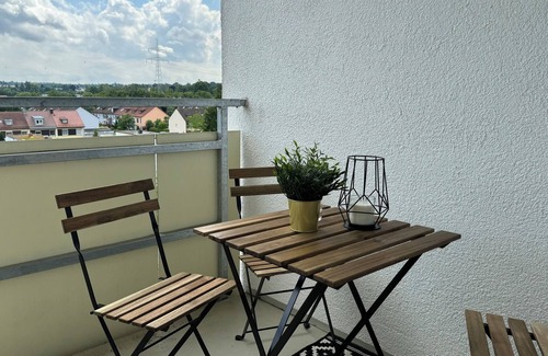 Neusass Old Town Appartement | Feel-good apartment with a great view + close to Augsburg University Hospital