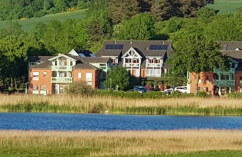 Neuensien Appartement | Bien vivre au bord du lac, 2-4 personnes, terrasse, jardin d'hiver chauffé