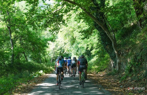 Krionerion Maison | Sentez-vous comme local "Au Village Oreiades et profitez de votre séjour.