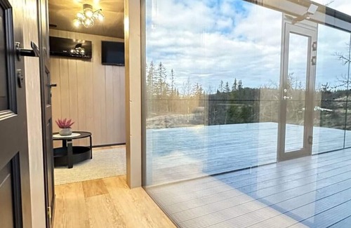 Nord-Aurdal Cabine | Fela Mirror Cabin - Scenic Glass Retreat at 1000 Meters in Valdres
