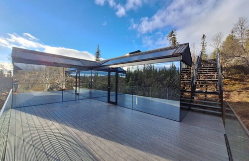 Nord-Aurdal Cabine | Fela Mirror Cabin - Scenic Glass Retreat at 1000 Meters in Valdres