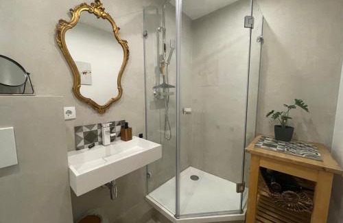 Siegen Appartement | Femo - Royal Siegen - königliche Wohnung - separater Eingang - Oberstadt nähe Marienkrankenhaus