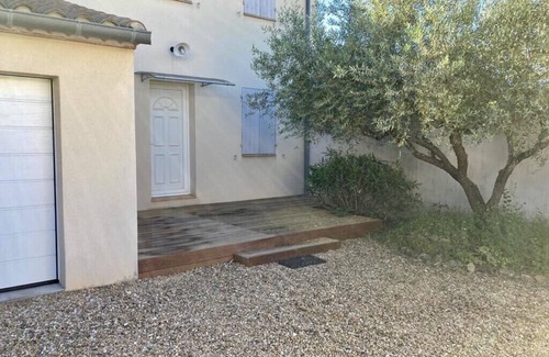 Saint-Quentin-la-Poterie Villa | Villa clôturée, 4 pers, jardin, St-Quentin-la-Poterie 4km d’Uzès l’historique,