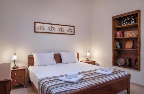 Perivolia Maison | Feneri Traditional House Apt 1- 20' from Elafonisi beach