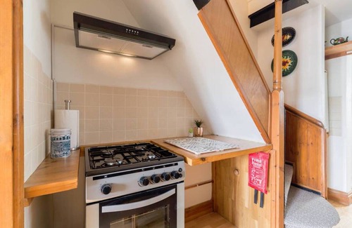 Warwick Maison | Fergie's Canal-Side Cottage