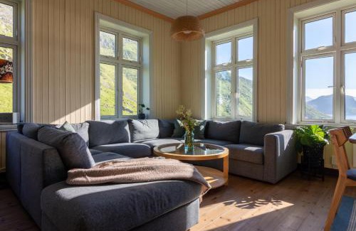 Vestvagøy Maison | Feriehus med flott havutsikt ved Hauklandstranden