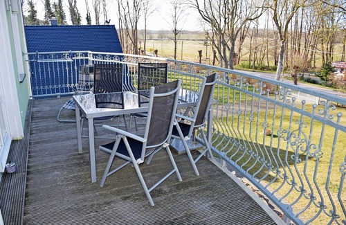 Rugen Island Appartement | Ferienappartement Sonnenstrahl avec sauna et balcon - appartements de manoir avec cheminée, sauna et