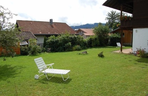 Bayerisch Eisenstein Appartement | Maison de vacances au milieu d'une nature intacte. Chambre sur la galerie.