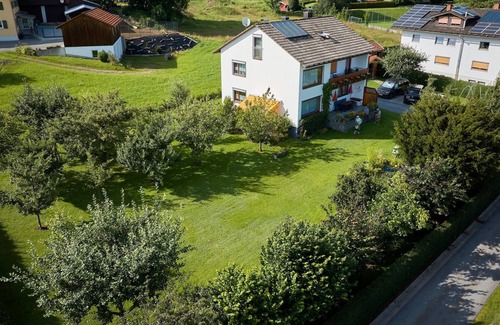 Lindberg Appartement | Maison de vacances avec grand jardin et barbecue