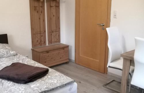 Deuerling Appartement | Ferienhaus am Bach mit großem Garten